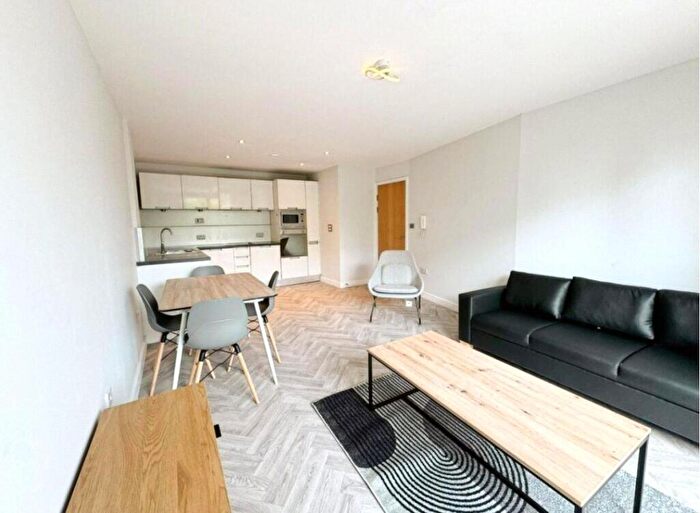 2 Bedroom Apartment To Rent In Westferry Circus, London, E14