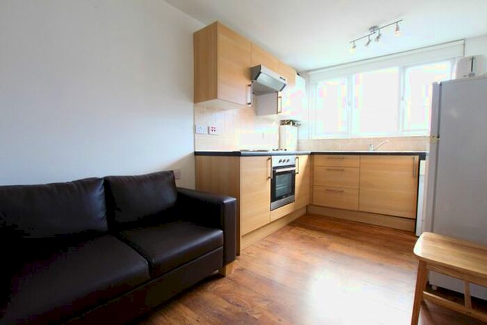 2 Bedroom Flat To Rent In Cazenove Road, London, N16