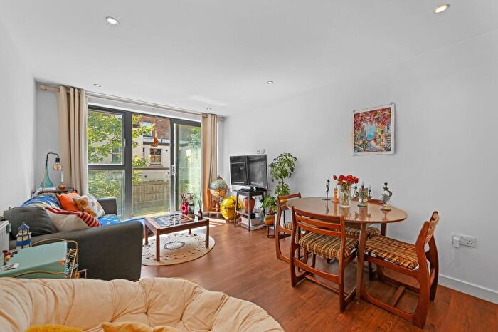 2 Bedroom Flat To Rent In Glenville Grove, Regency Court Glenville Grove, SE8