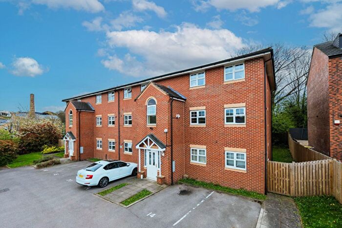 2 Bedroom Flat For Sale In Farnley Crescent, Leeds, West Yorkshire, LS12