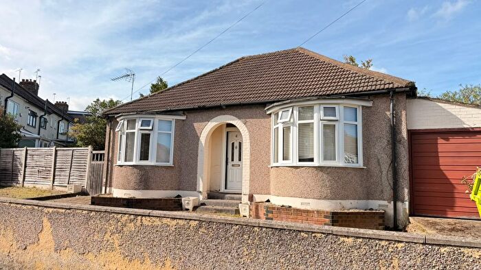 3 Bedroom Detached Bungalow To Rent In Kinfauns Avenue, Hornchurch, RM11