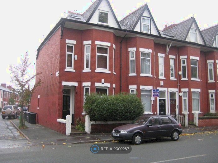 6 Bedroom Terraced House To Rent In Platt Lane, Manchester, M14