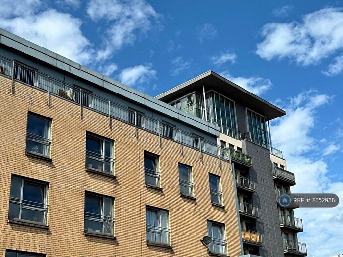 3 Bedroom Flat To Rent In Barrland Street, Glasgow, G41