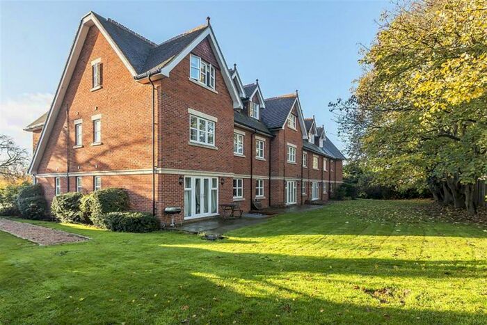 2 Bedroom Apartment To Rent In Upcross House, Upcross Gardens, Reading, RG1