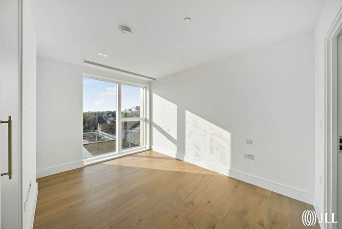 2 Bedroom Flat To Rent In Empire House, Chiswick High Road London, W4