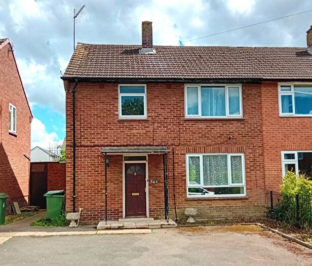 3 Bedroom Semi-Detached House For Sale In Dinas Road, Cheltenham, GL51