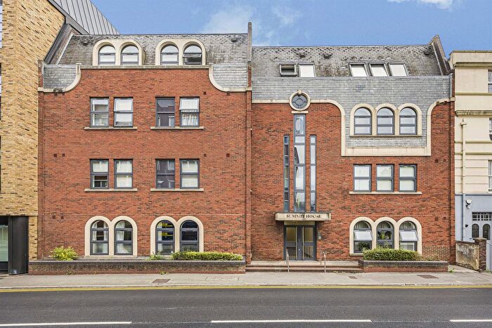 2 Bedroom Flat To Rent In Summit House, Reading, RG1