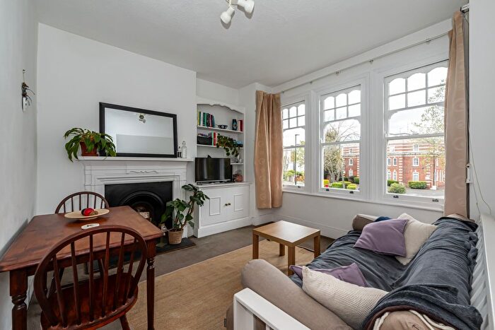 2 Bedroom Flat To Rent In Weir Road, Balham, SW12