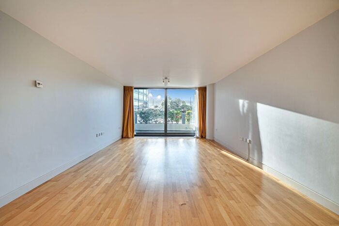 3 Bedroom Flat To Rent In Albert Embankment, Parliament View Apartments, SE1