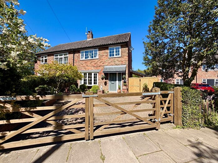 3 Bedroom Semi-Detached House For Sale In Green Lane, Ledston, Castleford, WF10