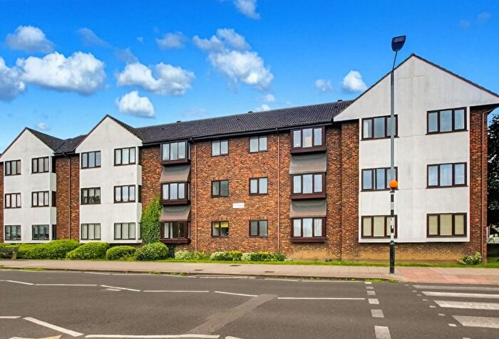 1 Bedroom Flat For Sale In Leigh Road, Leigh-On-Sea, SS9