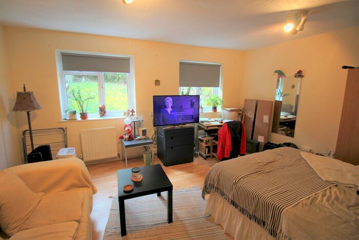 Studio To Rent In Sunny Gardens Road, London, NW4