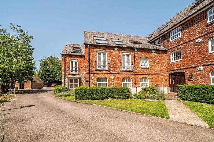 2 Bedroom Flat For Sale In St Helens Wharf, Abingdon, OX14
