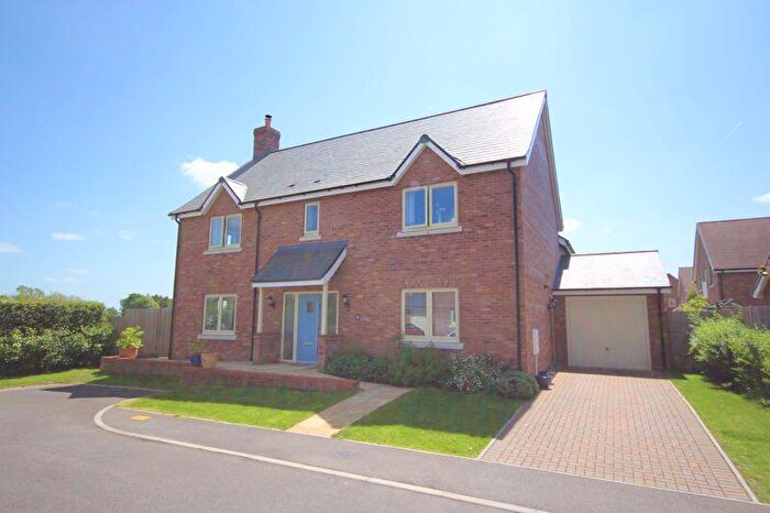 4 Bedroom Detached House To Rent In Oakley, HP18
