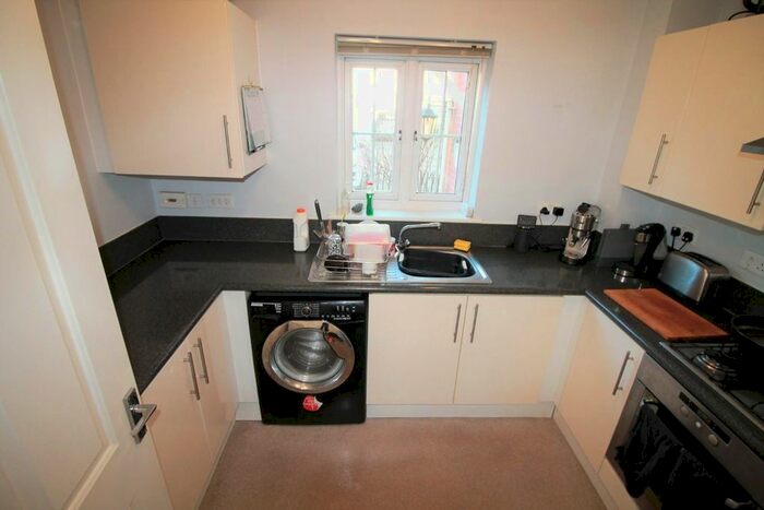 2 Bedroom Flat To Rent In Mayflower Close, Highbridge, TA9