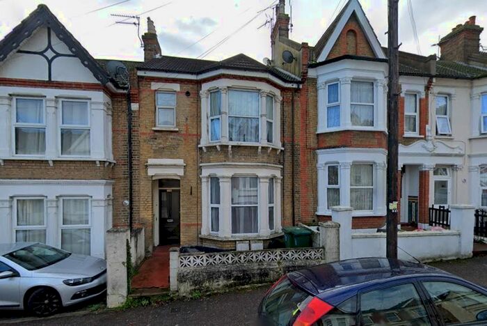 2 Bedroom Flat To Rent In Heygate Avenue, Southend-On-Sea, SS1