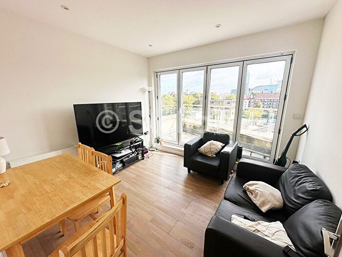 3 Bedroom Flat To Rent In Eversholt Street, London, NW1