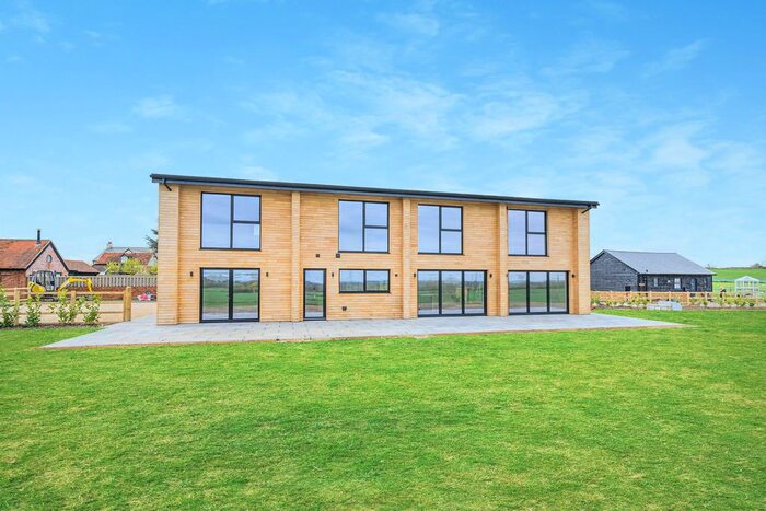 5 Bedroom Detached House For Sale In Monkcomb Farm, East Claydon, Buckinghamshire, MK18
