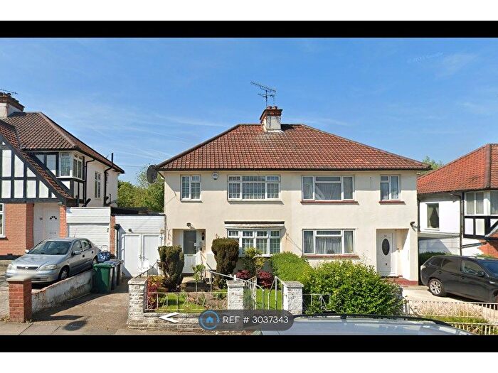2 Bedroom Flat To Rent In Ellesmere Avenue, London, NW7