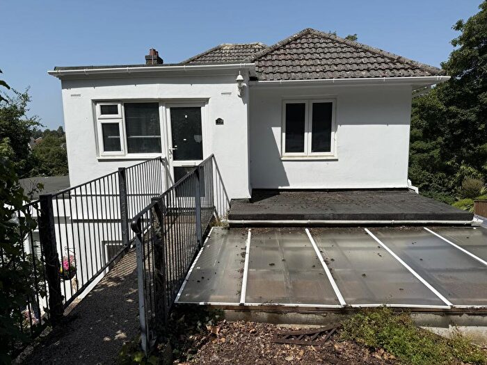 2 Bedroom Flat For Sale In Guest Avenue, Poole, BH12
