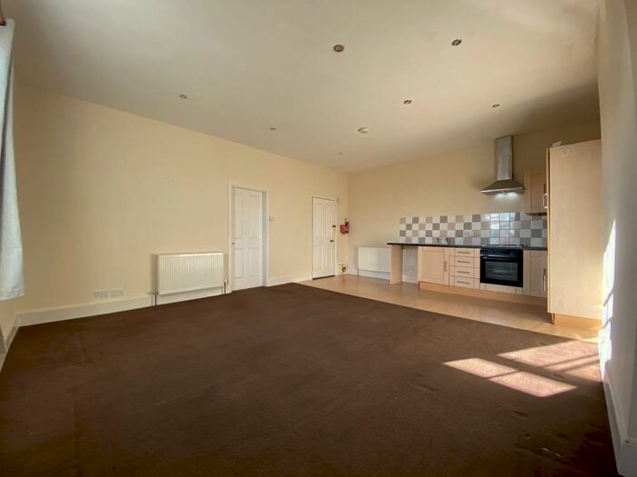 Flat To Rent In Cambridge Road, Waterloo, Liverpool, Merseyside., L22