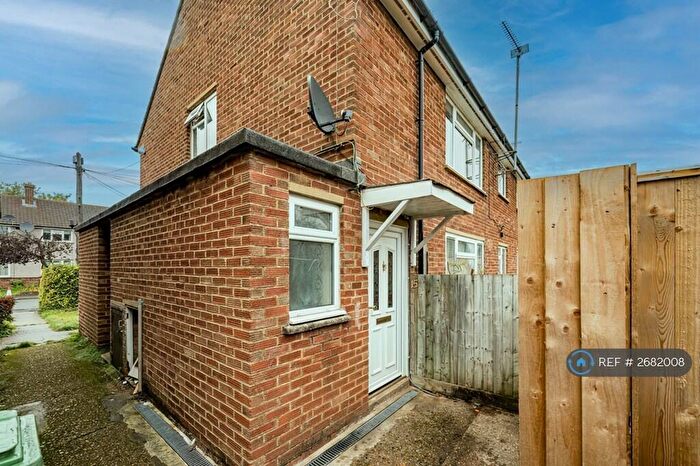 3 Bedroom Maisonette To Rent In Whaddon Chase, Aylesbury, HP19