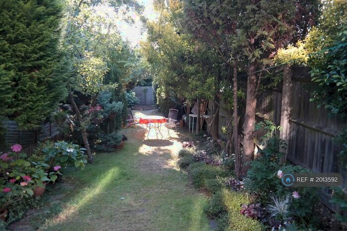 1 Bedroom Flat To Rent In Hillfield Avenue, Hornsey, N8