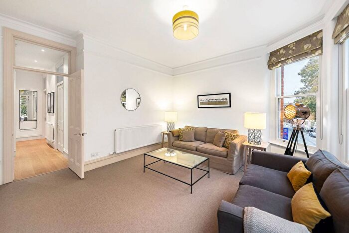 2 Bedroom Flat To Rent In New Kings Road, Fulham, London, SW6