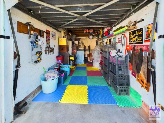 Garage / Parking For Sale In Sunnyfields Close, Rainham, ME8
