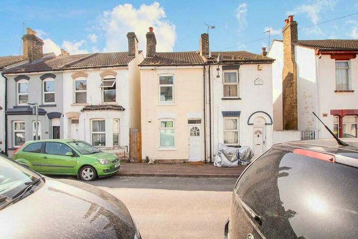 3 Bedroom Semi-Detached House To Rent In Thorold Road, Chatham, Kent, ME5