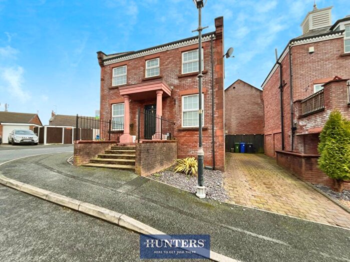 3 Bedroom Detached House For Sale In Woodland View, SK14