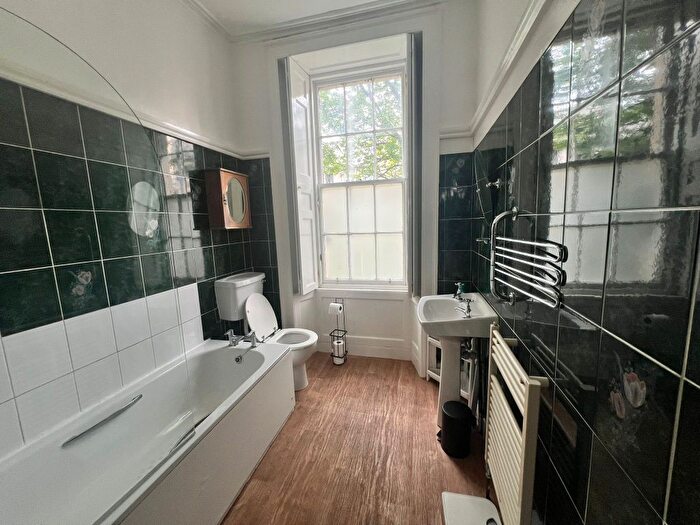 2 Bedroom Flat To Rent In St. Patrick Square, Edinburgh, EH8