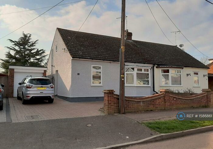 2 Bedroom Bungalow To Rent In Second Avenue, Wickford, SS11