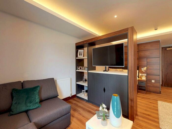 Apartment To Rent In Apt, Oasis Residence #, LS2