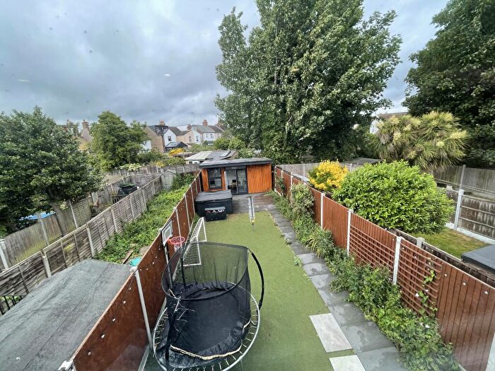 4 Bedroom Semi-Detached House For Sale In Elm Road, Leigh-On-Sea, Essex, SS9