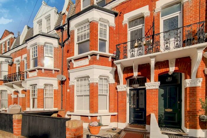 2 Bedroom Flat To Rent In Norroy Road, Putney, London, SW15