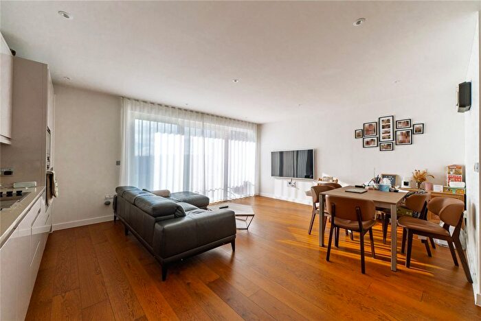 3 Bedroom Flat For Sale In Lismore Boulevard, London, Colindale Gardens, NW9
