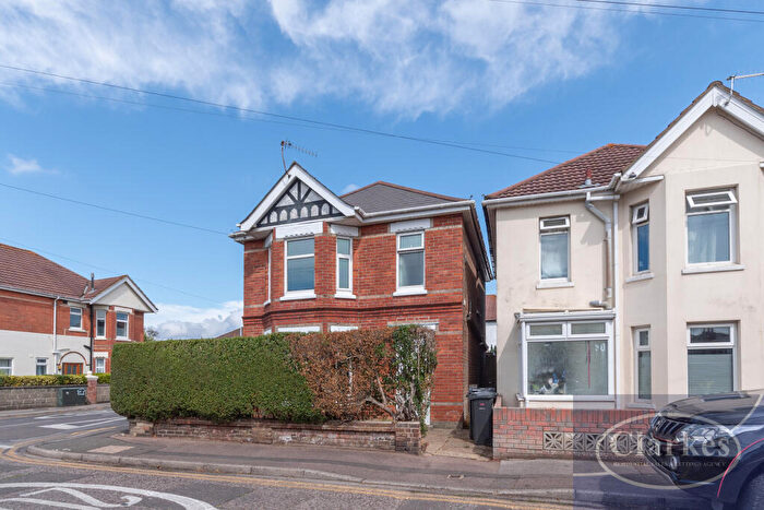 4 Bedroom Detached House To Rent In Brassey Road, Bournemouth, Dorset, BH9