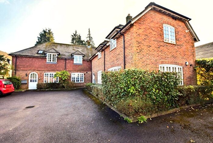 1 Bedroom Apartment For Sale In Hopbine Court, Drayman's Way, Alton, Hampshire, GU34