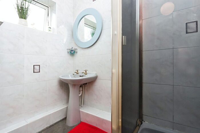 3 Bedroom End Of Terrace House For Sale In Leighton Place, Sheffield, South Yorkshire, S14