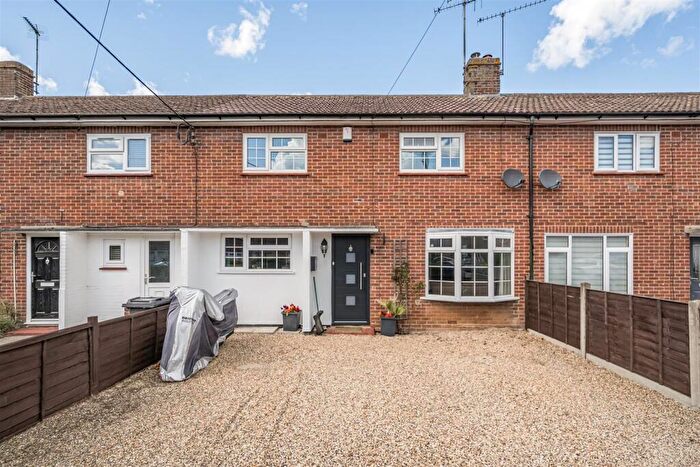 3 Bedroom Terraced House For Sale In Kingsley Close, Charvil, Reading, RG10