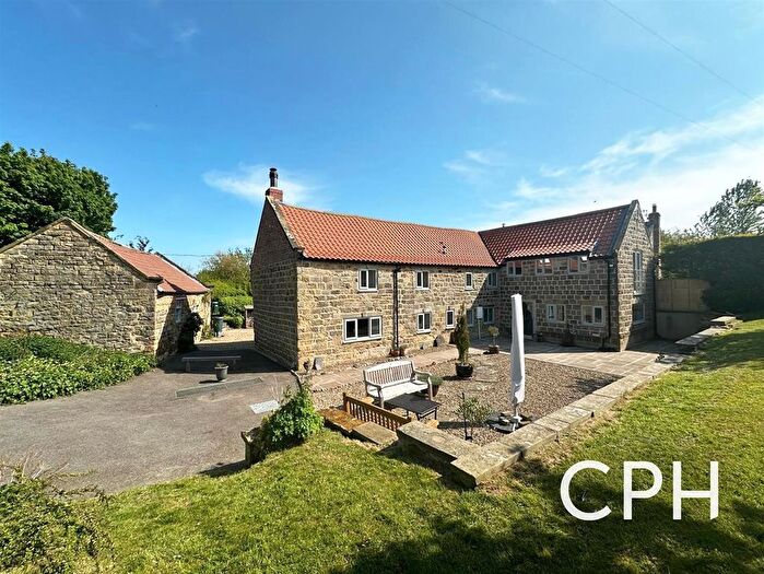 4 Bedroom Link Detached House For Sale In The Barn, Barmoor Lane, Scarborough, YO13