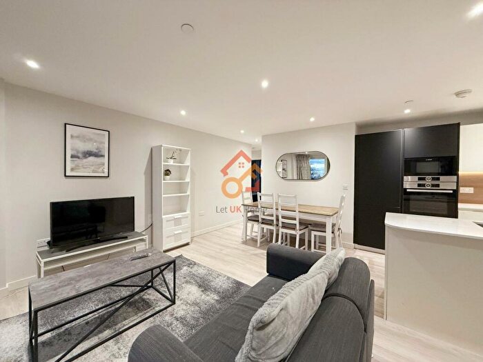 3 Bedroom Flat To Rent In Goldcrest Building, Newnton Close, London, N4