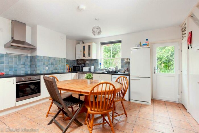 3 Bedroom House To Rent In Edinburgh Road, Brighton, BN2