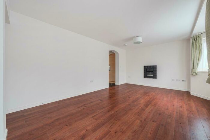 2 Bedroom Apartment To Rent In Bathing Place, Witney, OX28