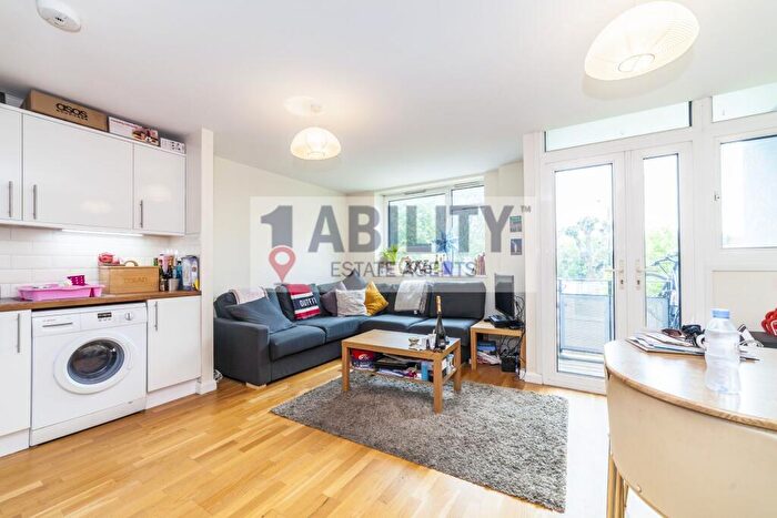 4 Bedroom Flat To Rent In Trappes House, SE16