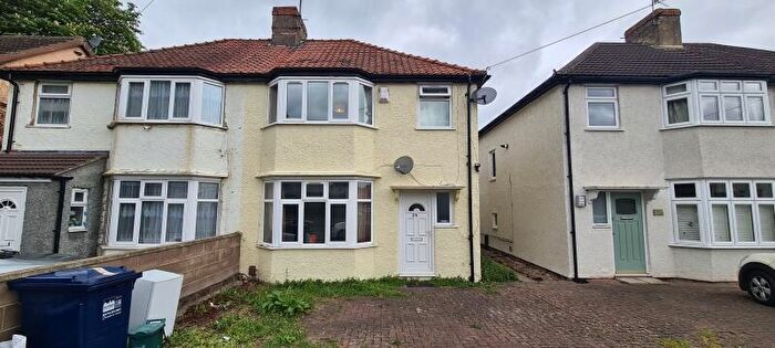 4 Bedroom Semi Detached House To Rent In Cleveland Drive **Available In August **, OX4