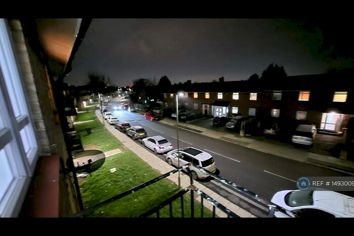 4 Bedroom Flat To Rent In Bushfield Crescent, Edgware, HA8