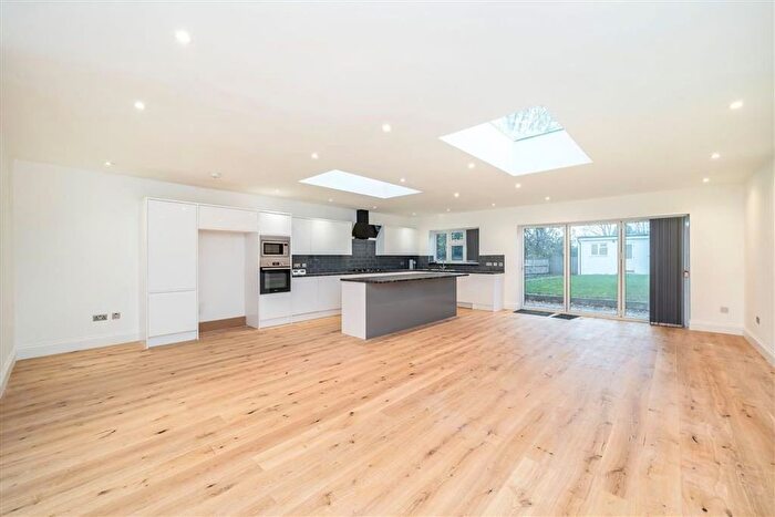 7 Bedroom Property To Rent In Coniston Road, Bromley, BR1