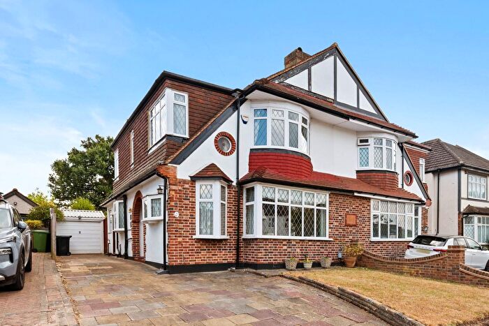 4 Bedroom Semi Detached House For Sale In Bradstock Road, Stoneleigh, Surrey, KT17